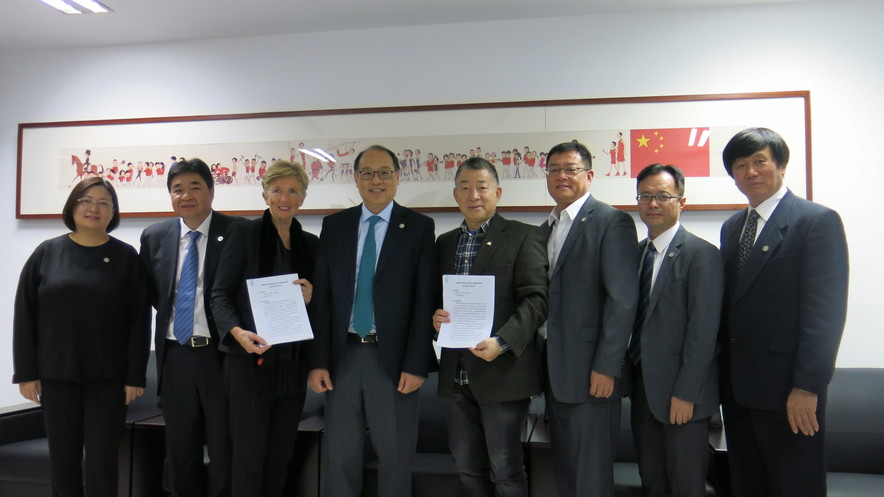 <p>Led by Dr Lam Tai-fai SBS JP, Chairman of the HKSI&nbsp;(4<sup>th</sup>&nbsp;left), the HKSI management team including Dr Trisha Leahy BBS, Chief Executive (3<sup>rd</sup> left) and Mr Tony Choi MH, Deputy Chief Executive (2<sup>nd</sup> left) visited Beijing and signed a Memorandum of Understanding with Prof Dr Liu Aijie, Executive Director of the Preparation Office for the Olympic Games of the General Administration of Sport of China (4<sup>th</sup> right), witnessed by Mr Li Bing, Director of the Department of Publicity of the Cultural and Sports Affairs Liaison Office of the Central People&rsquo;s Government in the HKSAR (3<sup>rd</sup> right).</p>
